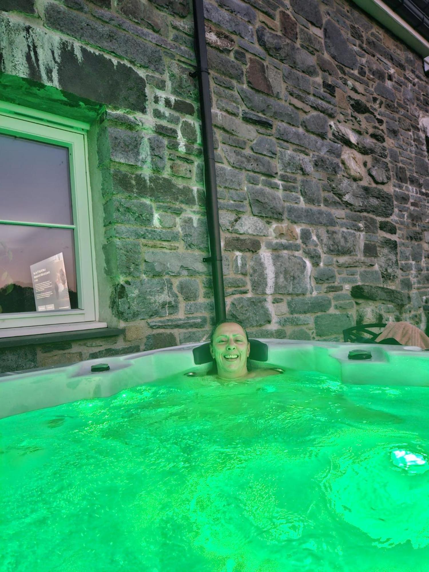 3 Bedroom Barn Conversion With Hot Tub-Garden View - Ty Cerrig Barn Корвен Екстер'єр фото