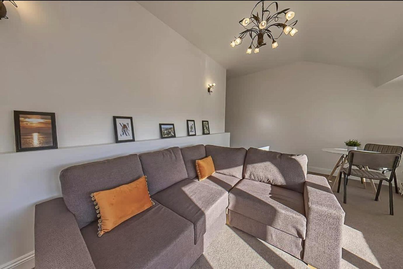 3 Bedroom Barn Conversion With Hot Tub-Garden View - Ty Cerrig Barn Корвен Екстер'єр фото